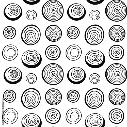 Vector seamless pattern with onion rings and onion slices. Top view onion. Sketch style background. 