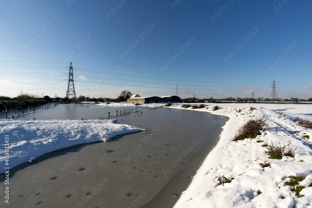 Obraz premium Farm cut off by frozen floodwaters