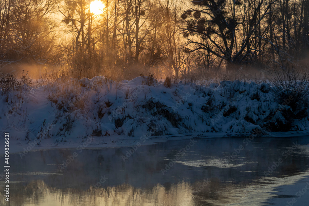 Fototapeta premium russvet on the river
