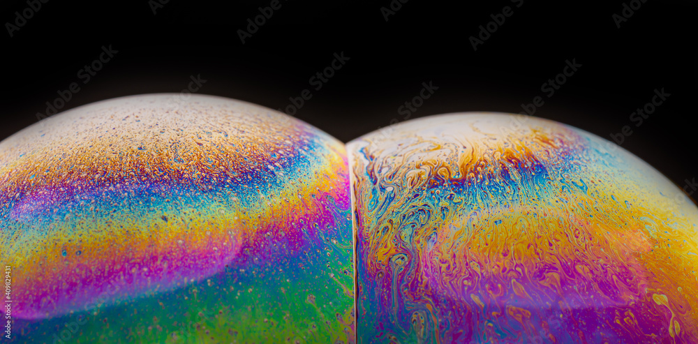 Obraz premium Soap Bubble isolated in black