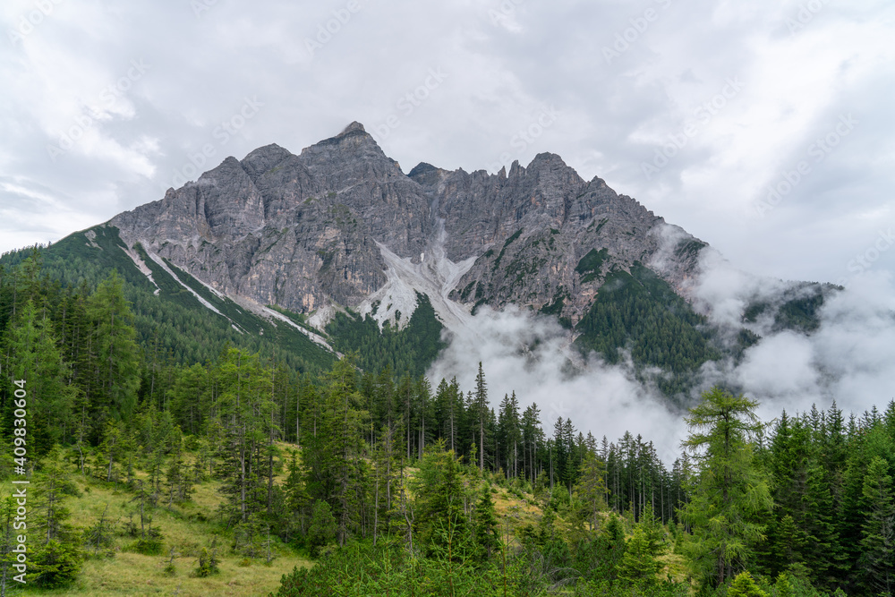 Fototapeta premium Serles Berg in Österreich
