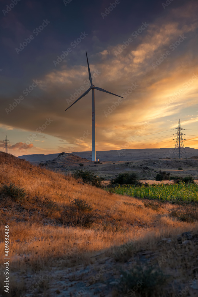 Obraz premium Sunset view of wind power plant. Vast turbine wind mills farm at jhimpir