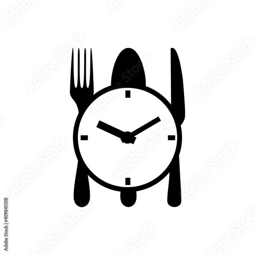 Hora de comer. Logotipo con reloj encima de tenedor, cuchara y cuchillo en color negro