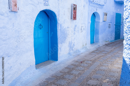 Puertas azules en calle de Chauen, Marruecos © Ricardo Ferrando