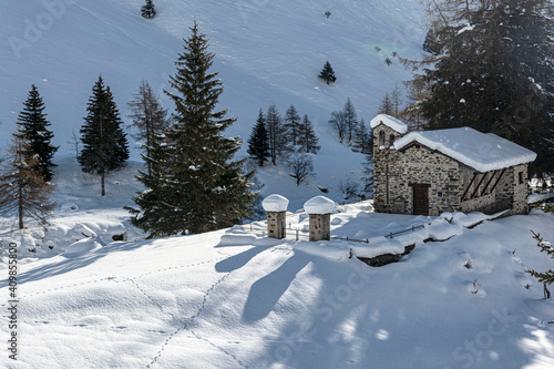 Paesaggio invernale innevato in alta Vallecamonica © Federica