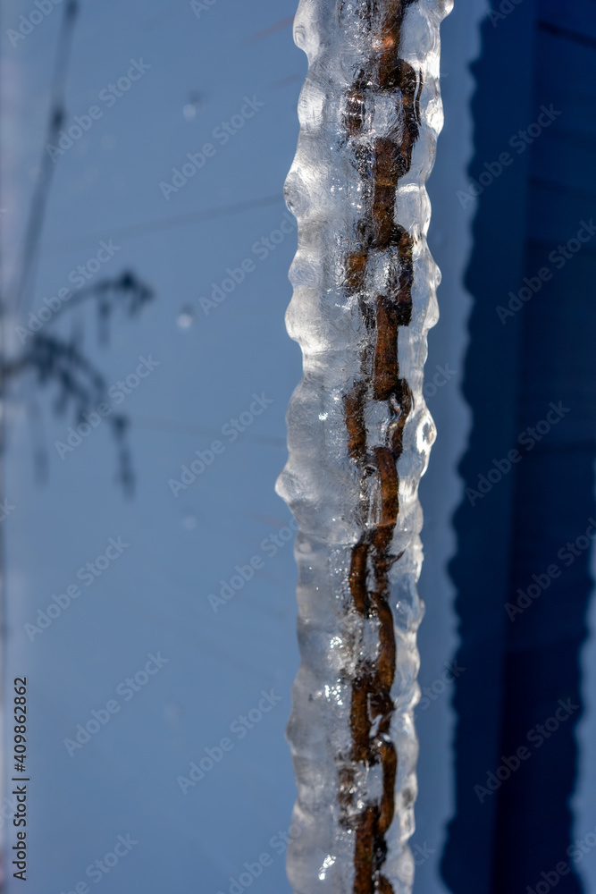 Fototapeta premium Eingefrorene Kette im Winter