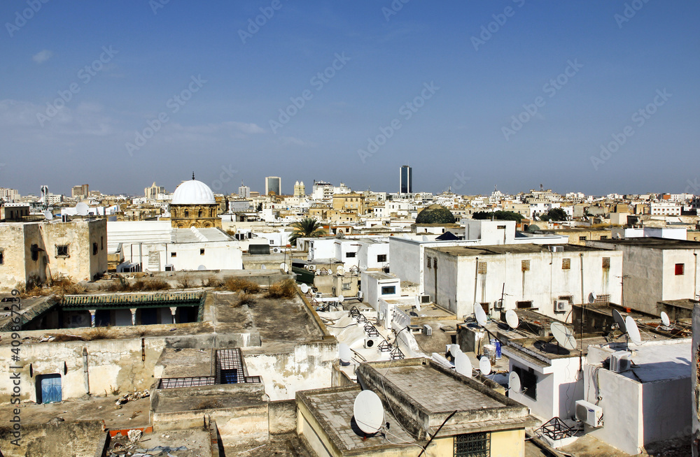 Panoramablick über die Stadt in Tunesien