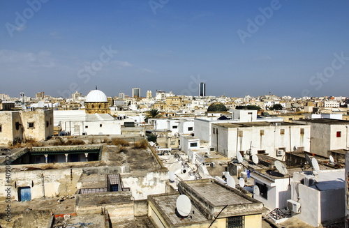Panoramablick über die Stadt in Tunesien © kabayos