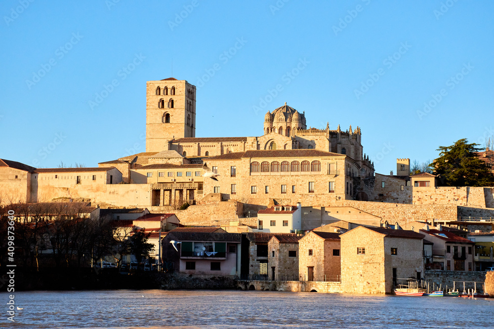Horizontal view of the cathedral of Zamora at sunset with the Duero River