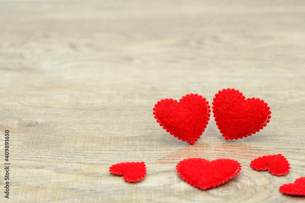 Fototapeta premium Big and small red love hearts on wood texture background