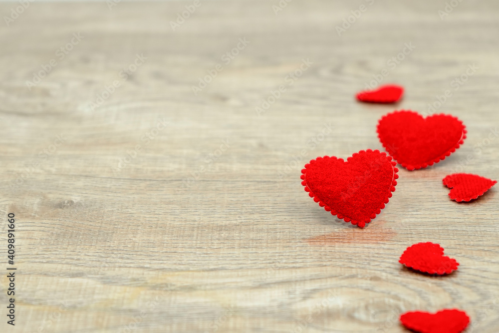Fototapeta premium Big and small red love hearts on wood texture background