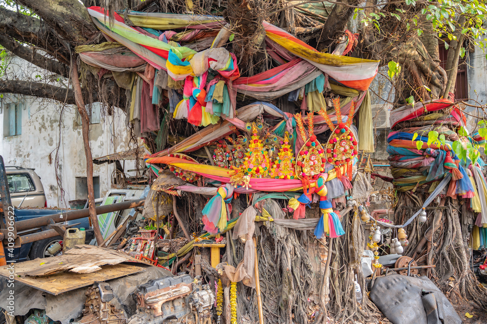 Colorful fabric wrapped the tree in old alley of talat noi.Talad Noi (Talat Noi), one of the oldest neighbourhoods in Bangkok, is filled with historic temples, charming shop houses