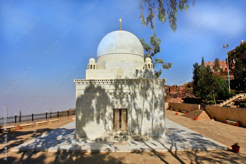 Fototapeta premium Mausoleum of Hatim ibn Ibrahim al-Hamidi, Yemen