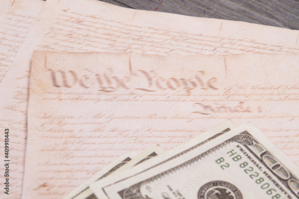 Obraz premium Close-up old papers and dollars. Top view old handwriting and money.