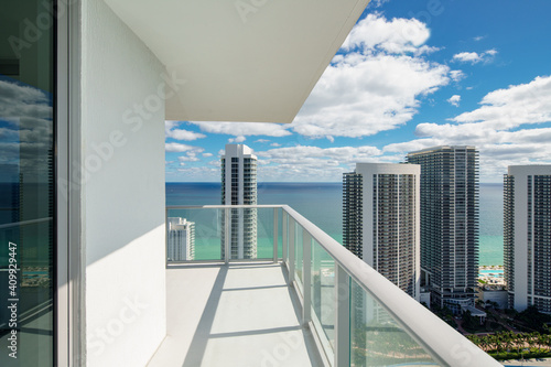 Tablou canvas Luxury condo balcony with coastal ocean water view