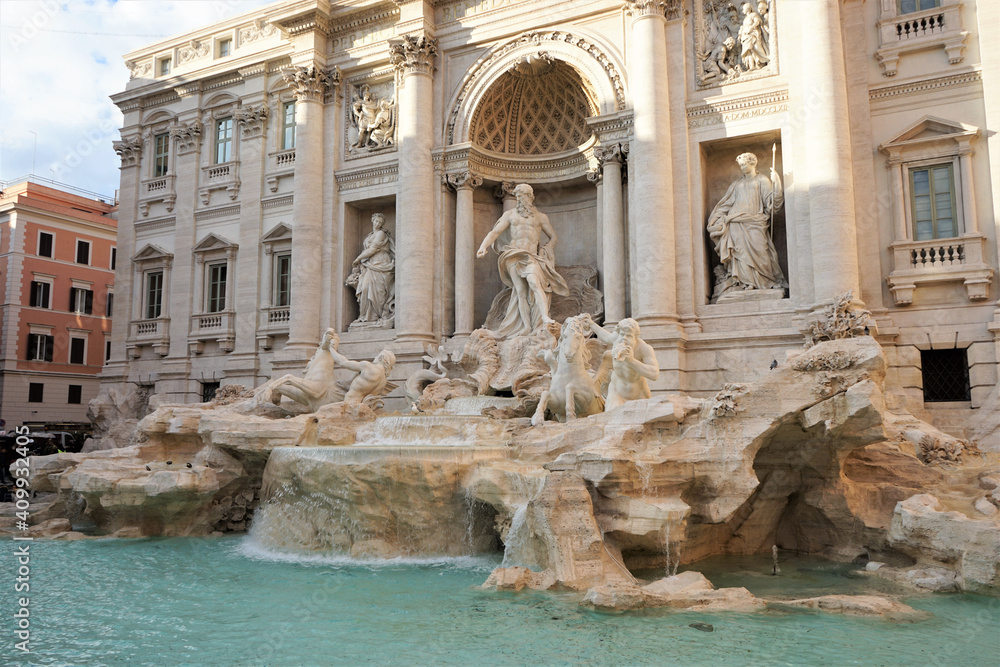 View of Rome Trevi Fountain (Fontana di Trevi) in Rome, Italy. Trevi is most famous fountain of Rome. Architecture and landmark of Rome - トレビの泉 ローマ イタリア