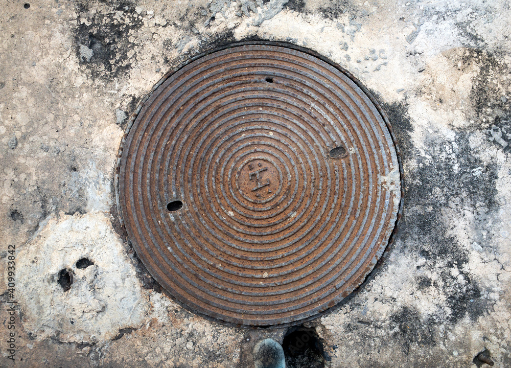 rusty manhole cap, grunge manhole cover, round edge, isolated on white background