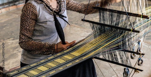 Obraz na płótnie Handloom working weaving machine weave handmade fabric