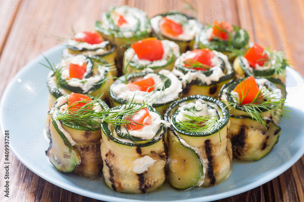 Zucchini rolls with cream cheese , tomatoes and dill Zucchini rolls with cream cheese , tomatoes and dill