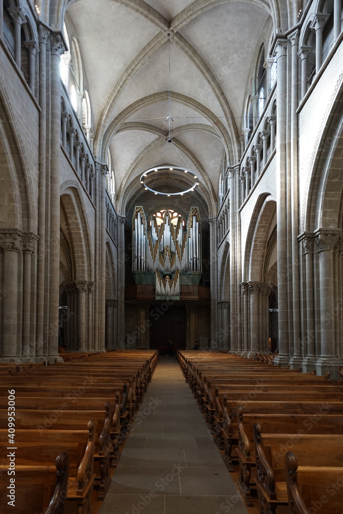 Temple de Saint-Pierre nef centrale orgue