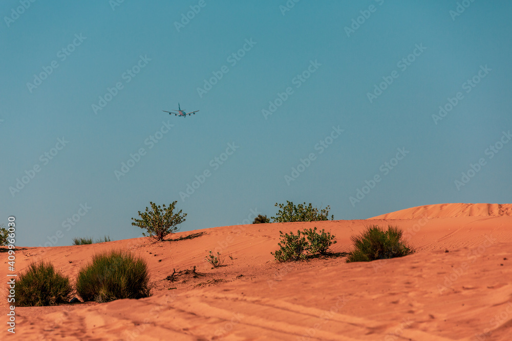 Fototapeta premium Plane over the Great Arabian Desert .