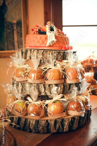 Autumn wedding cake