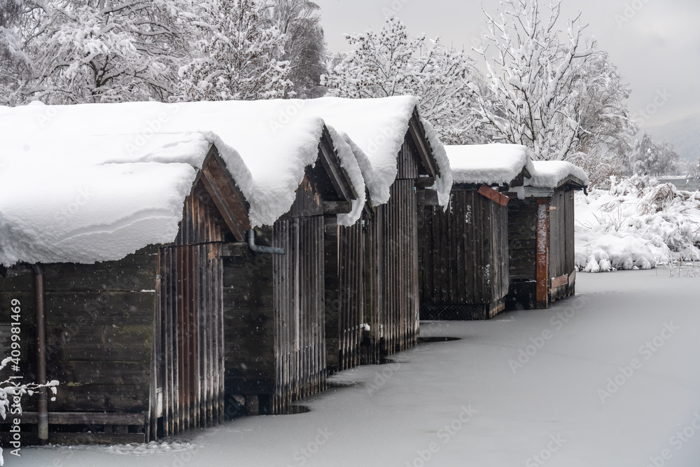 Naklejka premium Beautiful winter scenery along of small harbor of the idyllic lakeside village of Busskirch, Rapperswil-Jona, St. Galen, Switzerland