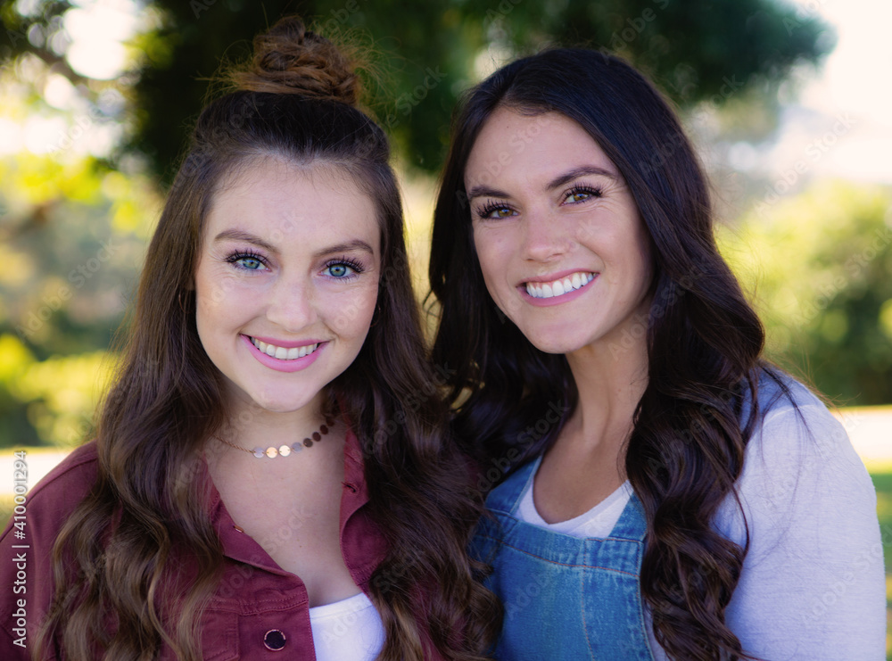 Fototapeta premium two sisters at a park