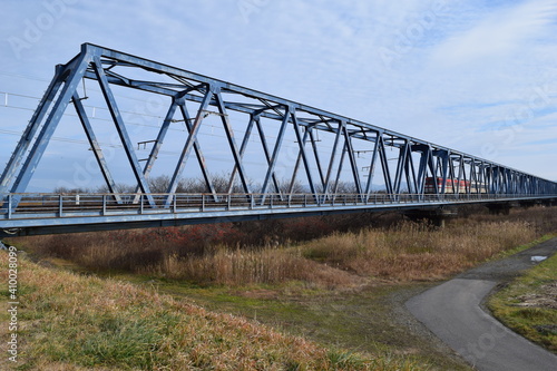 鉄橋と鉄道線路 © FRANK