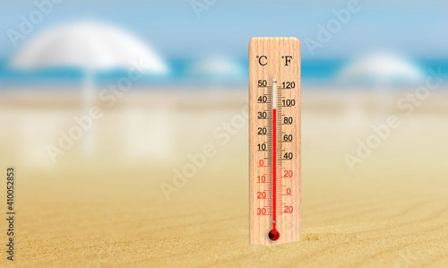Fotografía Sea coast at hot summer day