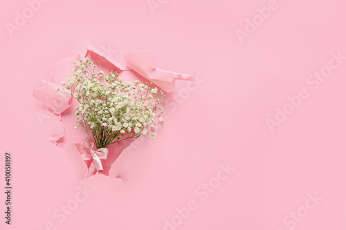 Photos Bouquet of beautiful flowers on color paper background