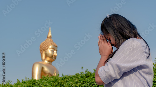 Vászonkép Women pay respect to Buddha images in temples, Thailand