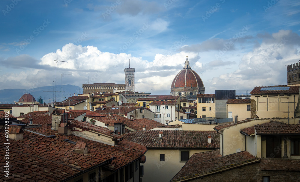 Obraz premium The Duomo in Florence, the Cathedral of Santa Maria del Fiore with beautiful lights from the top at cloudy day in Florence, Italy