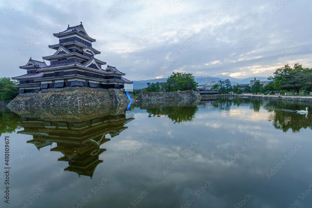 Sunrise view of Matsumoto Castle (Crow Castle) Sunrise view of Matsumoto Castle (Crow Castle)