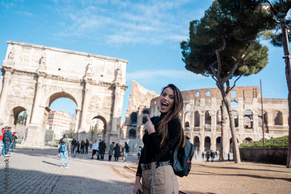 Fototapeta premium girl sightseeing in rome