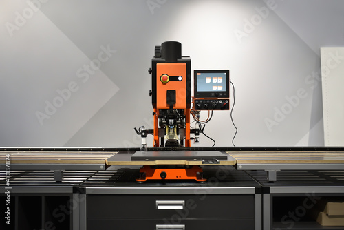 Slika na platnu furniture drilling and insertion machine with computer automatic system