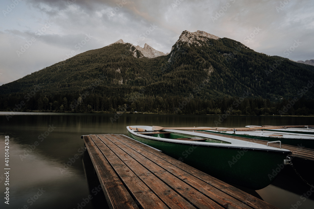 Fototapeta premium Bootsanleger im Hintersee