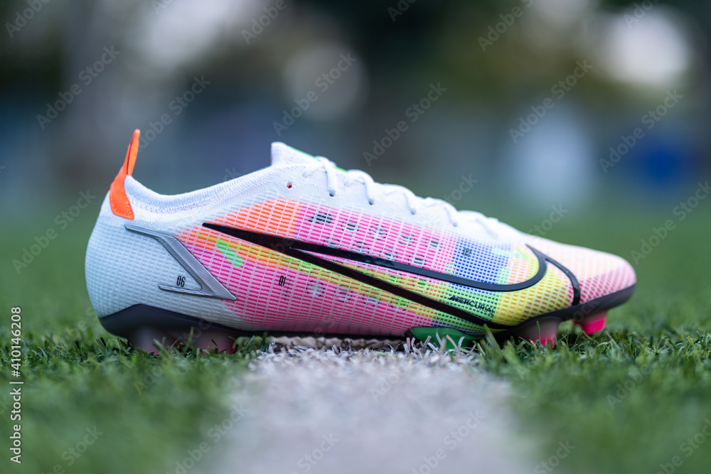 betaling Wordt erger Vermeend Bangkok, Thailand - February 2021 : Nike football lauch the new "Mercurial  Vapor 14", most famous football boots that designed for agility player.  It's presented and wearied by Cristiano Ronaldo. Stock Photo | Adobe Stock