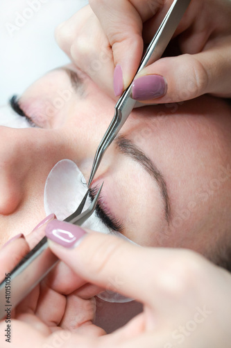 A woman getting an eyelashes extension treatment.