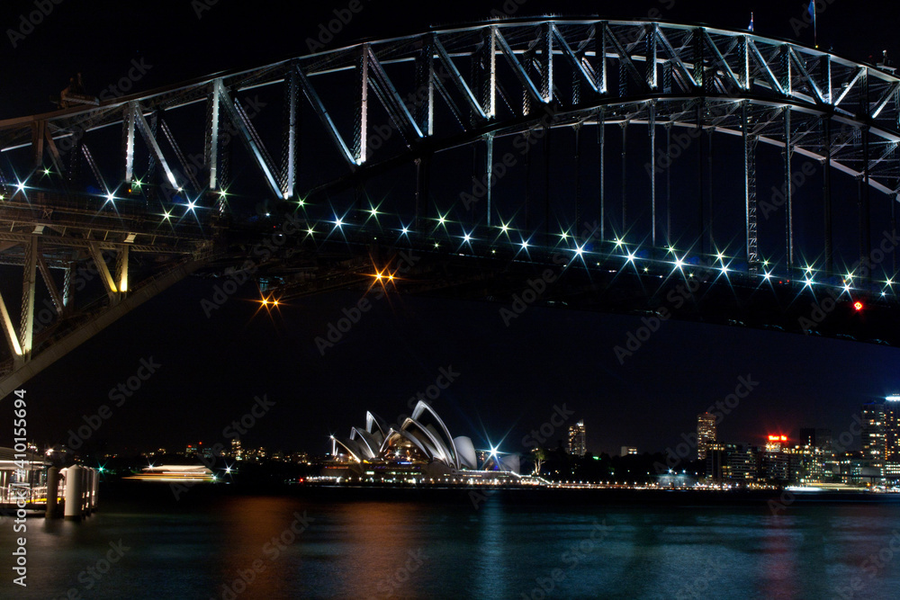 Naklejka premium city harbour bridge at night