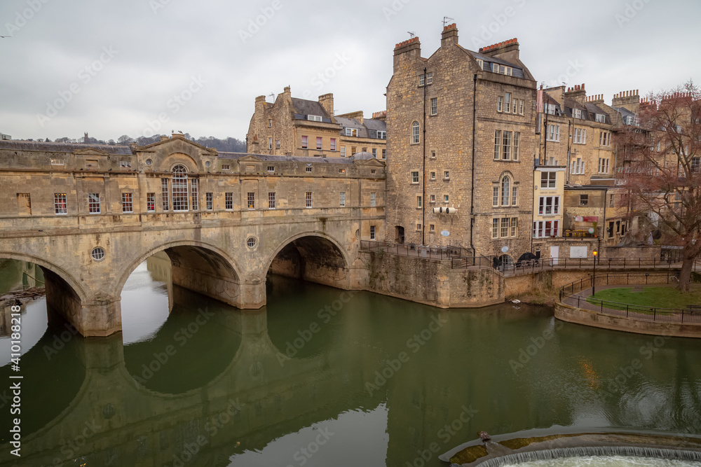 Pultenay Bridge and the historical town of Bath and the River Avon in England