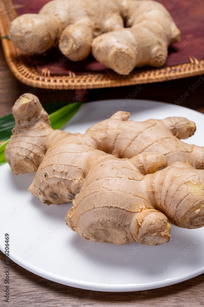 Fresh ginger rhizome root used in traditional medicines and for flavoring meals worldwide.