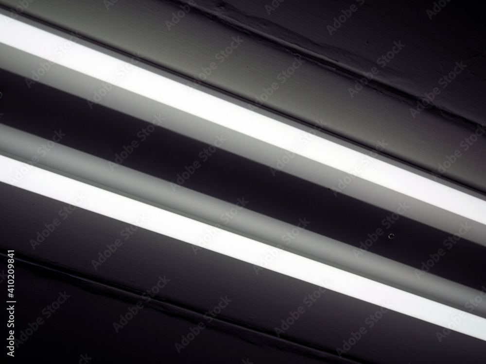 Fototapeta premium parallel of fluorescent lights on cieling background