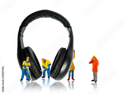 Black Wireless headset anatomical and confortable under maintenance photo