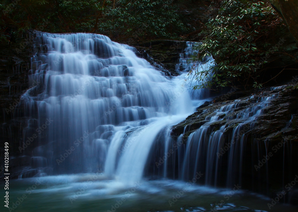 Obraz premium Melton Creek Falls Obed national scenic river in Eastern Tennessee during peak falls colors
