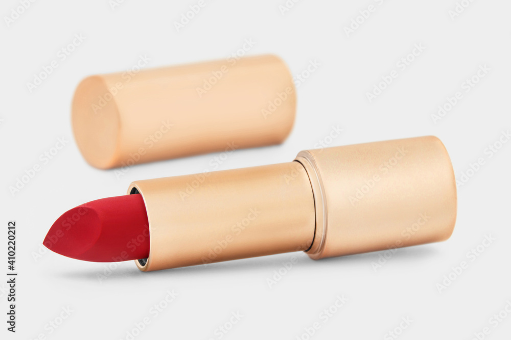 Roter Lippenstift auf weissem Hintergrund Roter Lippenstift auf weissem Hintergrund