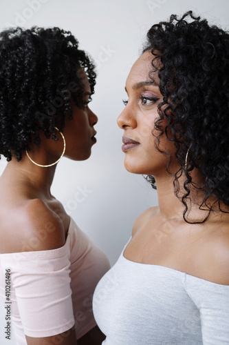 Bild auf Leinwand Two beautiful african women opposite each other portrait