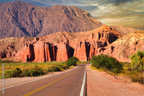 paisaje salta argenina montañas caminos photo