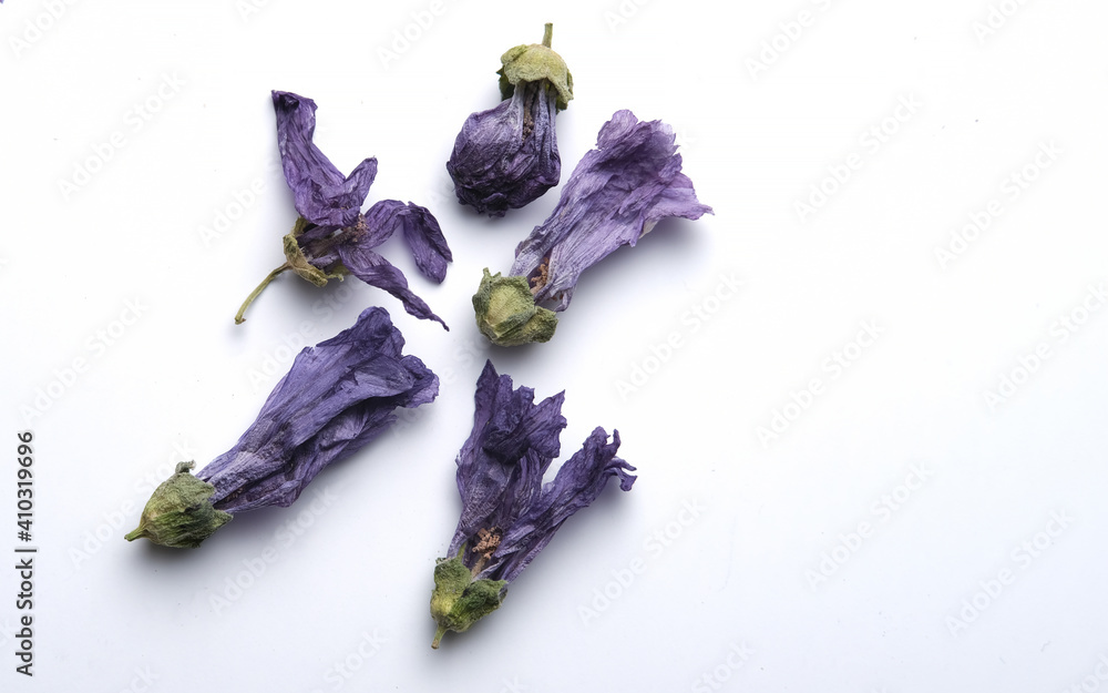 Obraz premium mallow dried flowers for tea