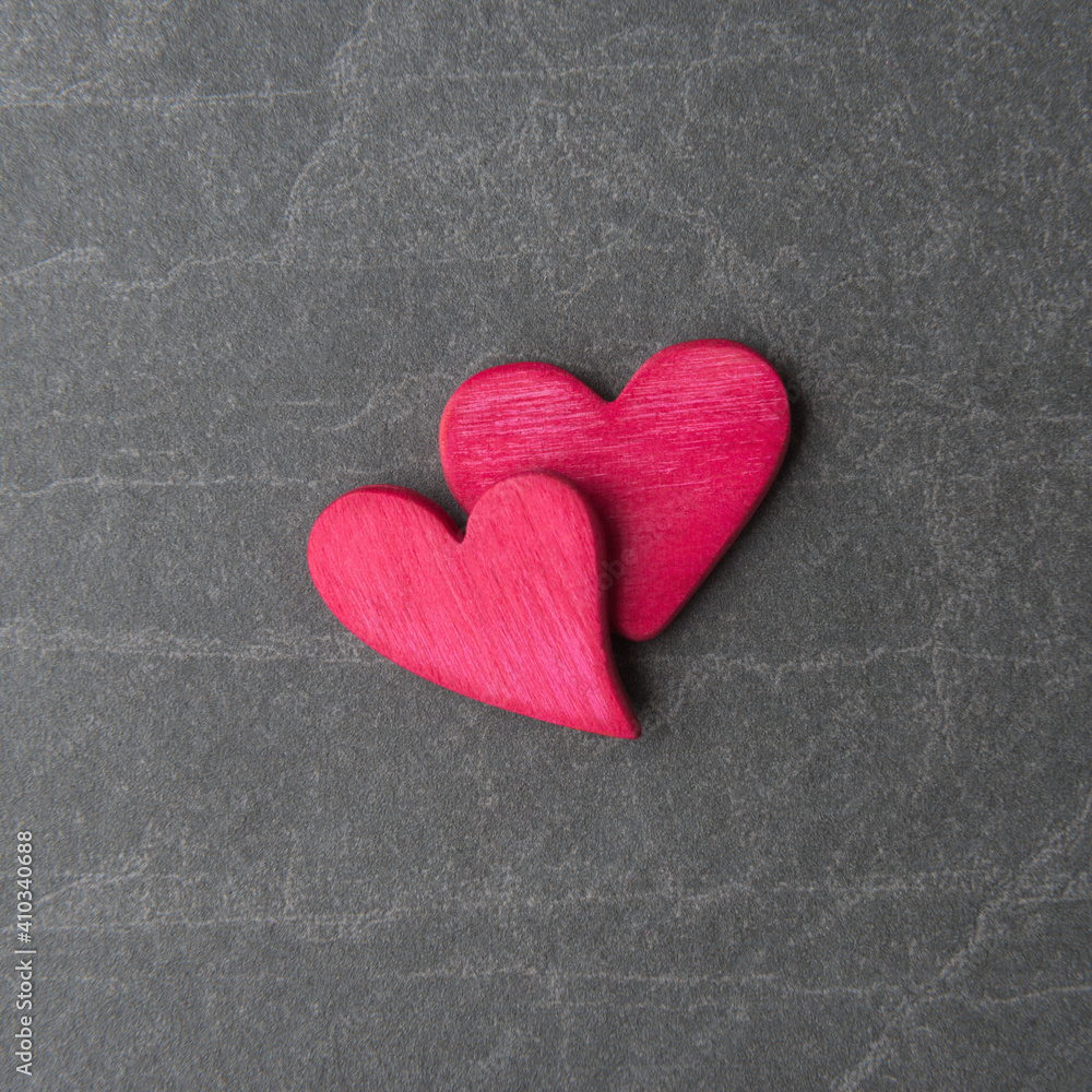Obraz premium Pink decorative hearts on grey stone background with copy space. Valentine’s day concept